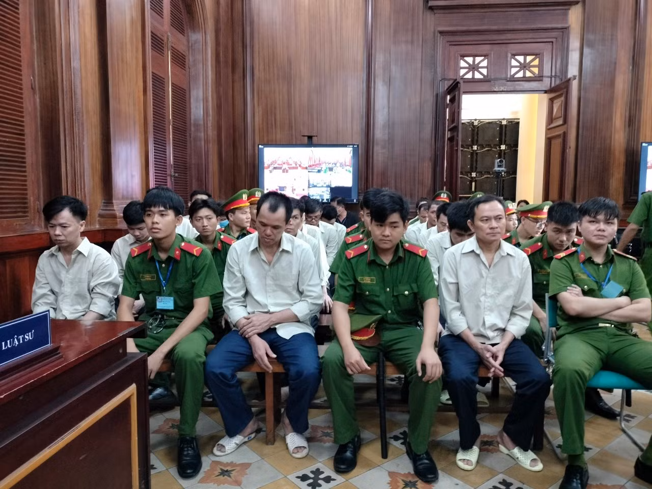 Bị cáo cố tình chối bỏ trách nhiệm -0