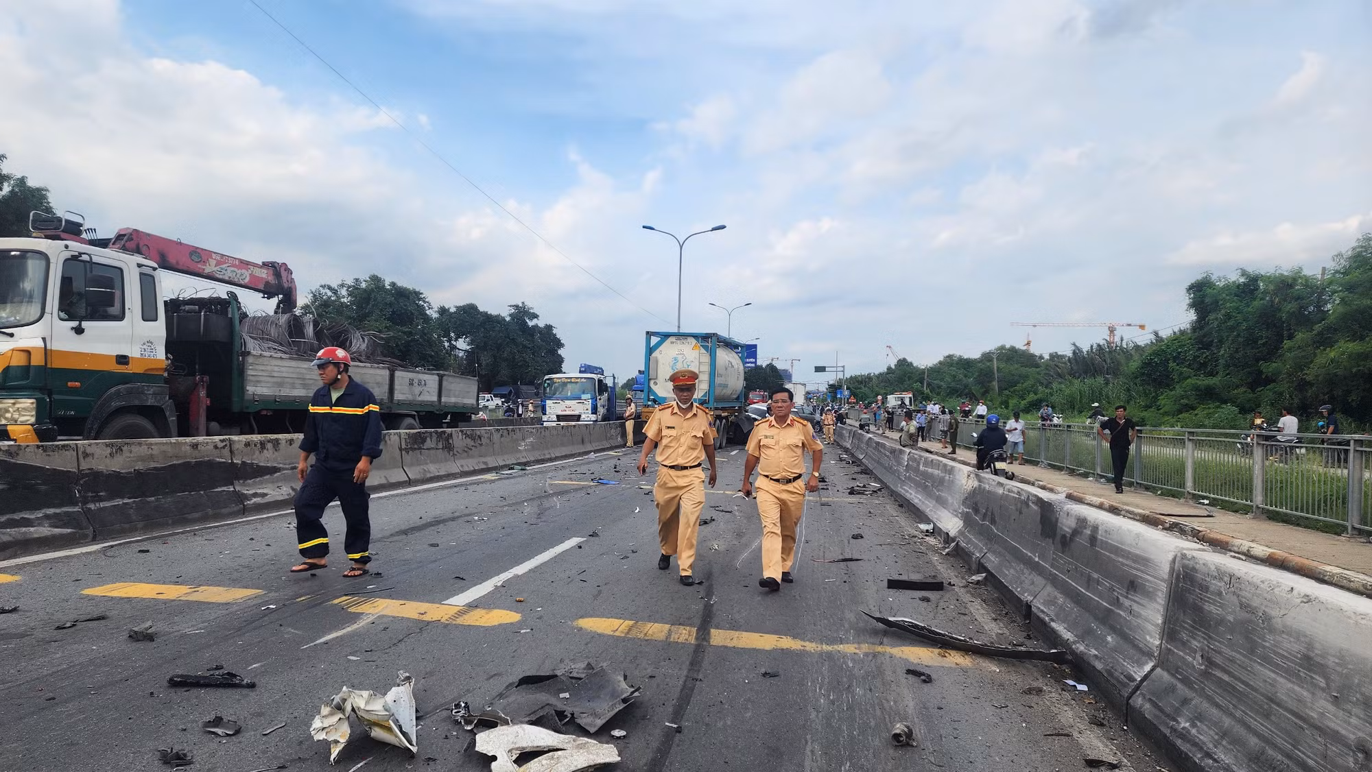 Vụ va chạm liên hoàn dưới cầu Phú Mỹ: Tài xế xe tải đông lạnh nói ...mất thắng -0