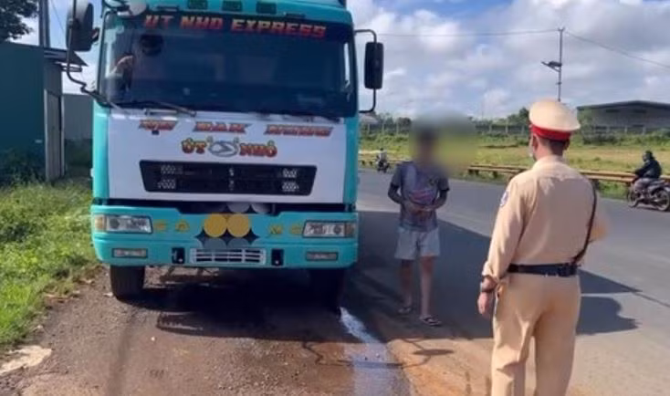 Liên tiếp phát hiện nhiều tài xế lái xe khách có sử dụng ma túy -0