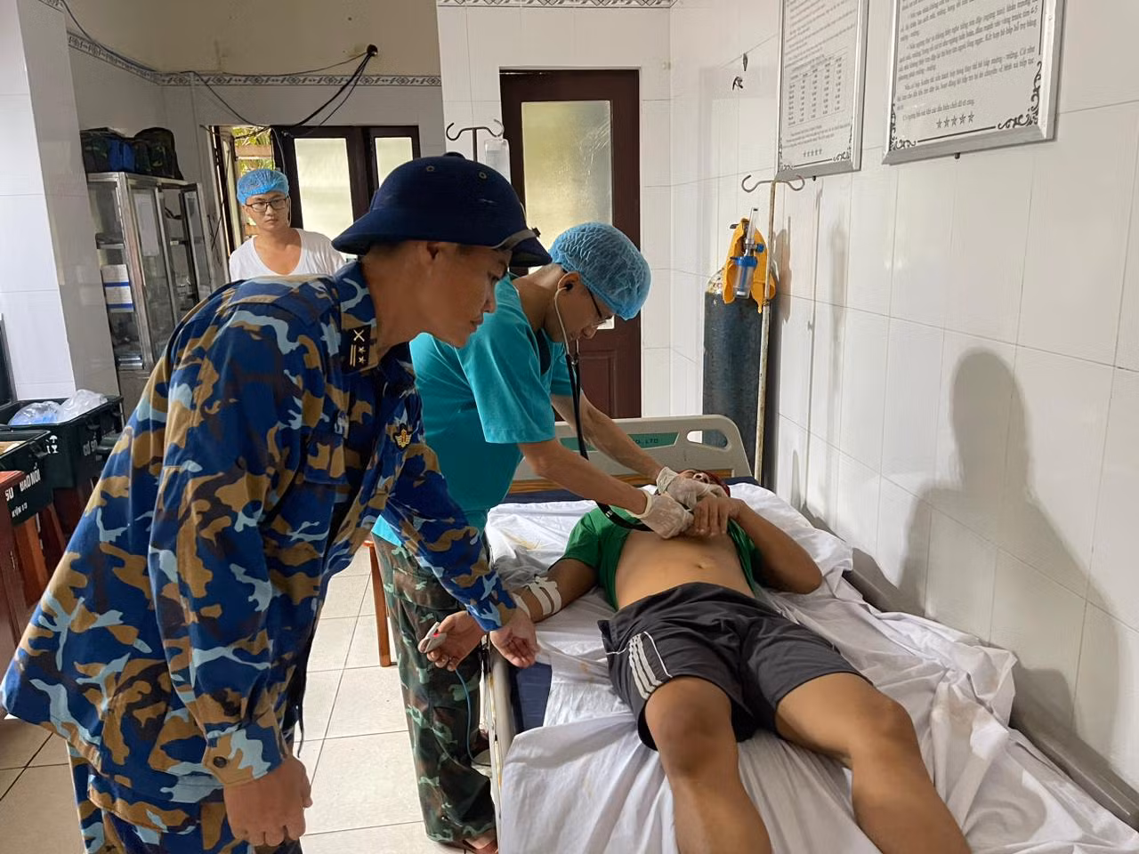 Bệnh xá đảo Trường Sa cấp cứu ngư dân đang nguy kịch do chấn thương sọ não -0
