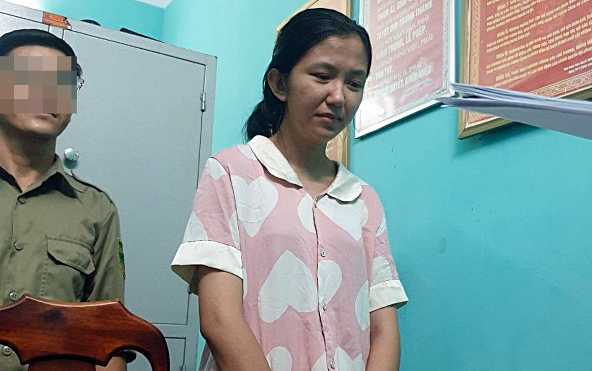 Cài đặt ứng dụng làm giả hóa đơn chuyển tiền, chiếm đoạt 8 cây vàng để đánh bạc -0