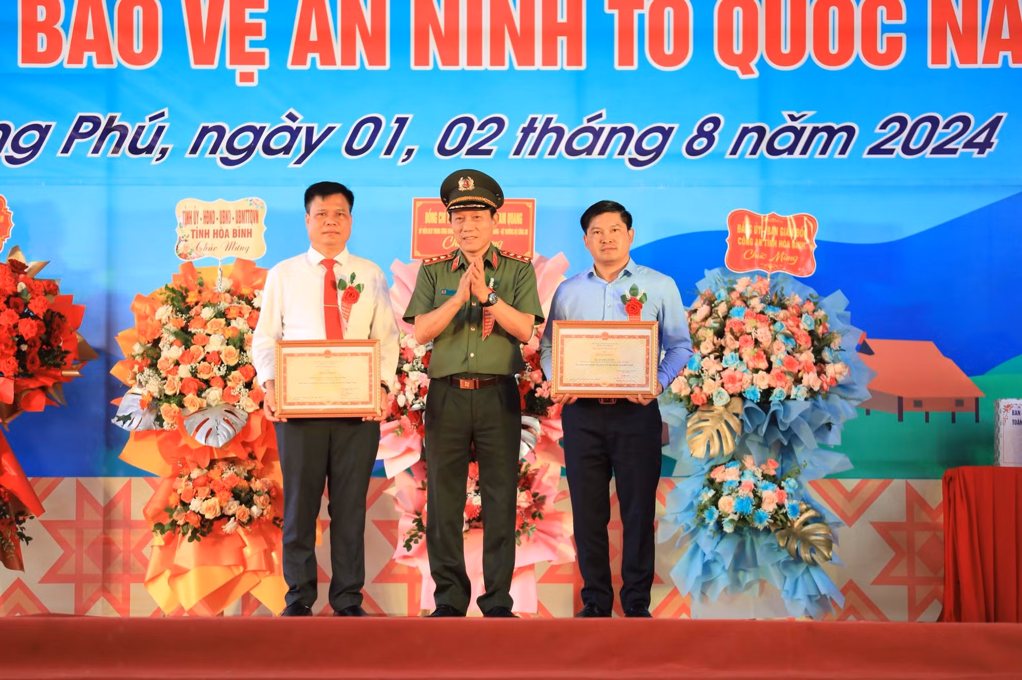 Nô nức Ngày hội toàn dân bảo vệ an ninh Tổ quốc tại cái nôi văn hóa của vùng Mường Bi -0