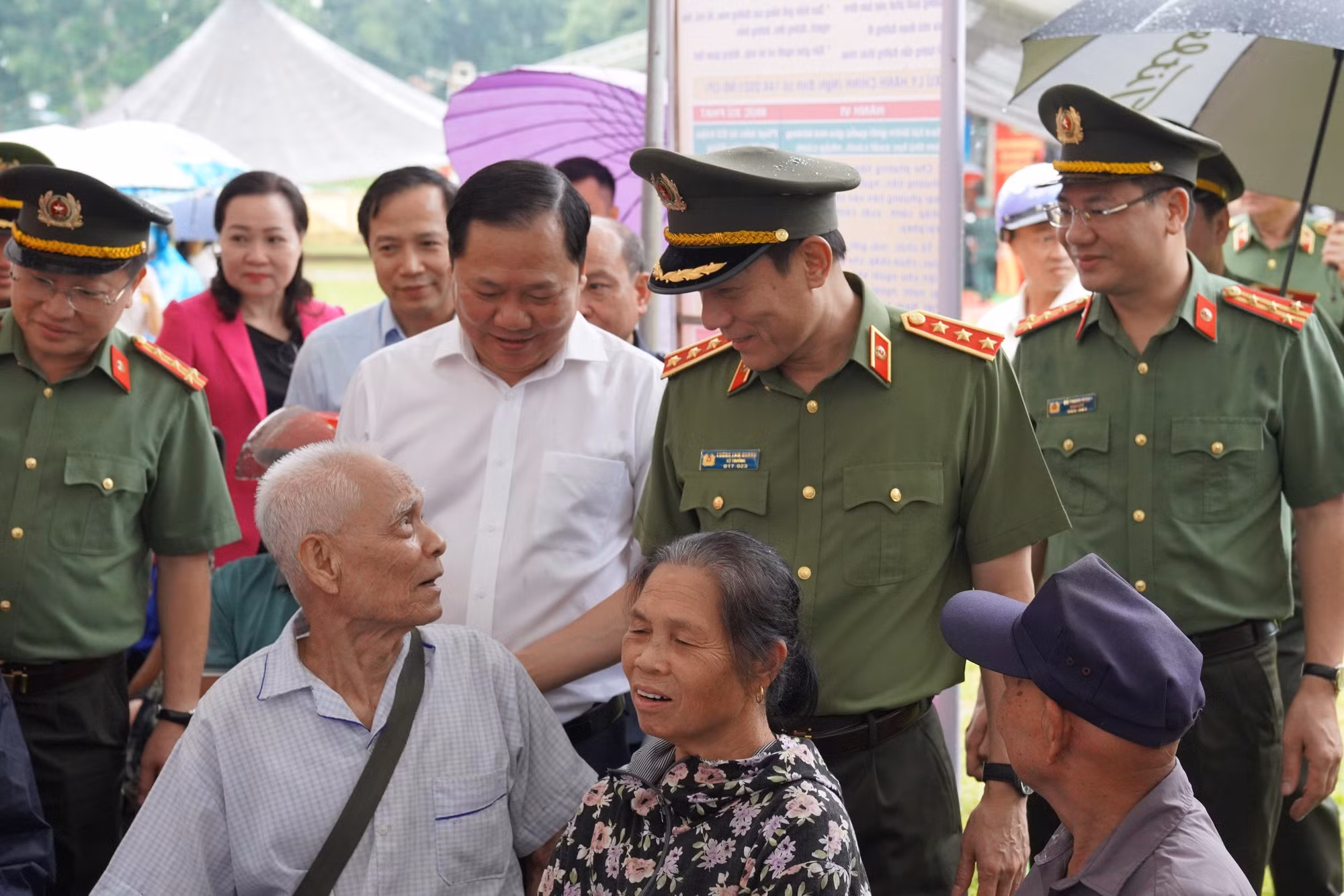 Nô nức Ngày hội toàn dân bảo vệ an ninh Tổ quốc tại xã Phong Phú- cái nôi văn hóa của vùng Mường Bi -0