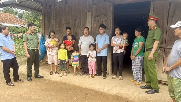 Vỡ òa hạnh phúc sau tháng ngày lưu lạc vì "việc nhẹ lương cao"