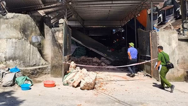 Nguyên nhân vụ sập tường nhà xưởng sản xuất bao bì làm 2 người tử vong ở Ninh Bình