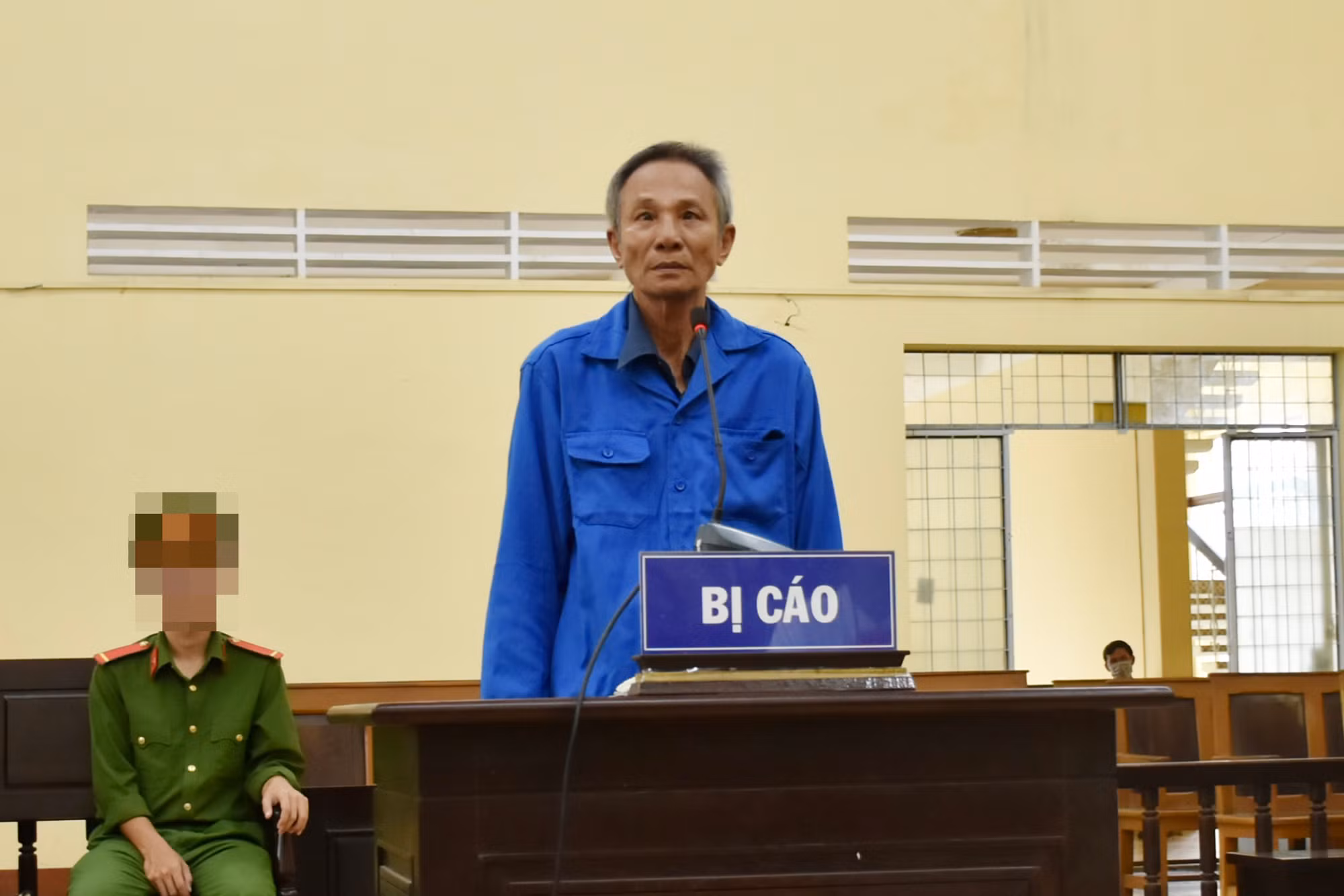 Chém bạn nhậu trọng thương vì khuyên tái hợp vợ cũ -0