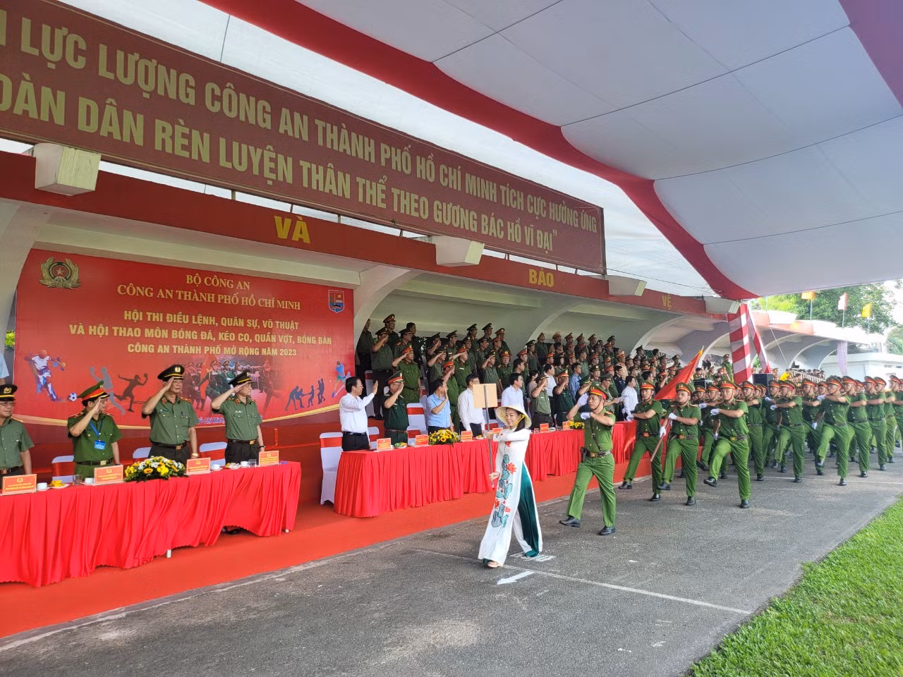 Tưng bừng Hội thi Điều lệnh, võ thuật và Hội thao Công an TP Hồ Chí Minh mở rộng -0