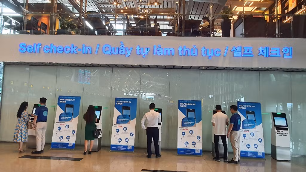 Sân bay Quốc tế Đà Nẵng triển khai dịch vụ check-in tự động cho hành khách quốc tế -1