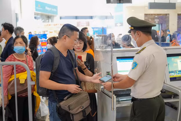 Giá vé máy bay dịp 2/9 nhiều chặng tăng gấp đôi -0