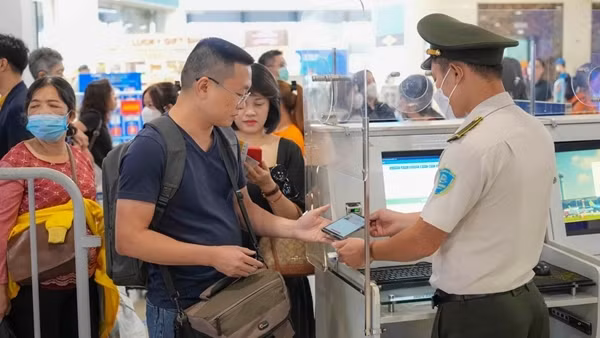 Giá vé máy bay dịp 2/9 nhiều chặng tăng gấp đôi