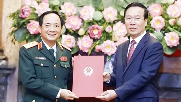 Chủ tịch nước trao Quyết định thăng quân hàm Thượng tướng cho đồng chí Trịnh Văn Quyết