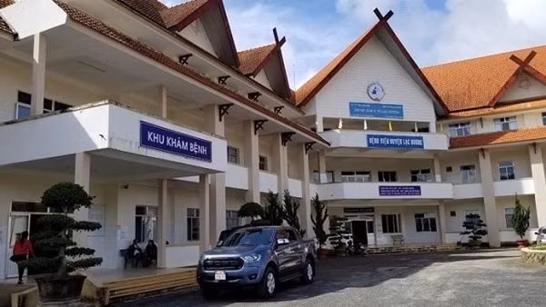Sau bữa tiệc, 134 người nhập viện nghi bị ngộ độc thực phẩm