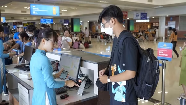 Không bố trí người lao động là nhân viên hàng không vi phạm kỷ luật lao động