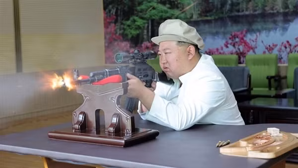 Ông Kim Jong-un thị sát bất thường nhiều nhà máy vũ khí của Triều Tiên