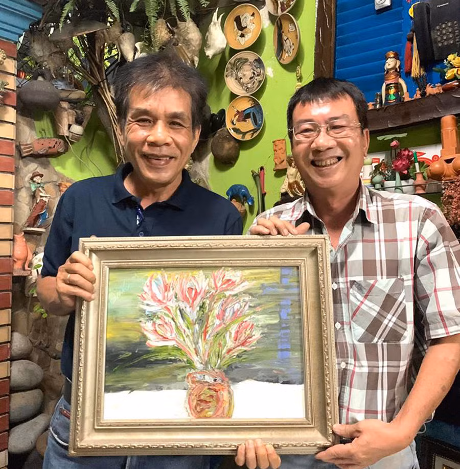 lê minh quốc tặng trương nam hương bức tranh do ông vẽ.jpg -0
