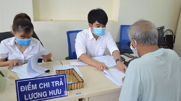 Từ 14/8, chi trả lương hưu, trợ cấp bảo hiểm xã hội theo mức mới