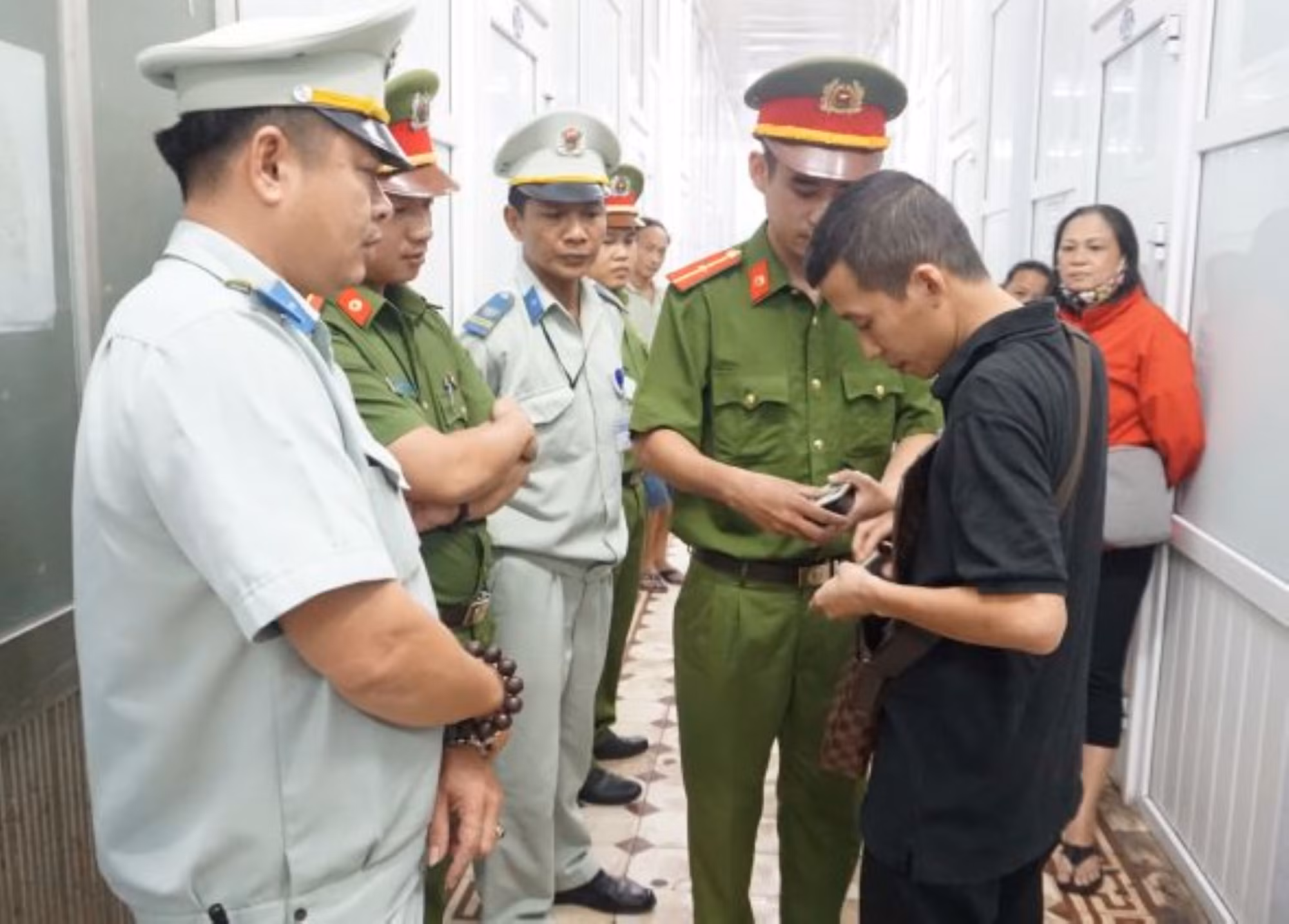 Giúp bệnh nhân an tâm hơn khi đến Bệnh viện Trung ương Huế khám, chữa bệnh -0