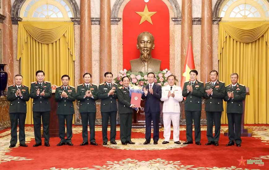 Chủ tịch nước trao Quyết định thăng quân hàm Thượng tướng cho đồng chí Trịnh Văn Quyết -0