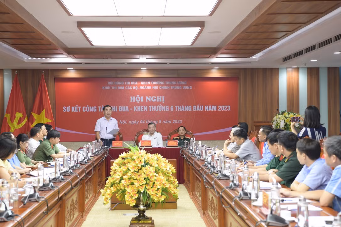 Bộ Công an coi trọng tính tiền phong gương mẫu đi đầu trong công tác thi đua khen thưởng -0