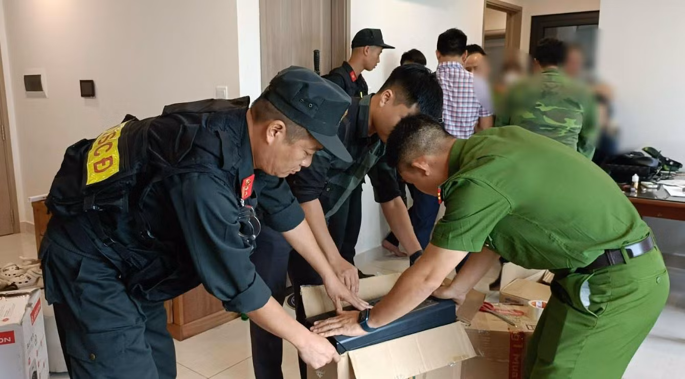 40 nhân viên ngân hàng “ảo” lừa đảo trên mạng hàng chục tỷ đồng -1