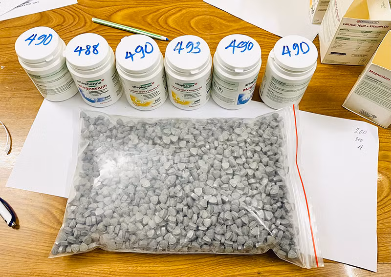 Bắt đối tượng cùng gần 3.000 viên ma tuý tổng hợp -0