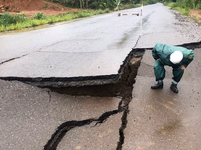 Đường tránh TP Bảo Lộc nứt toác, kéo dài 100m -0