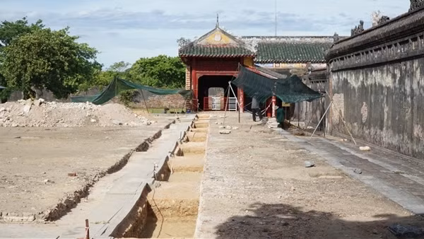 Phát lộ nhiều dấu tích khi khai quật khảo cổ ngôi điện Cần Chánh gần 220 năm tuổi