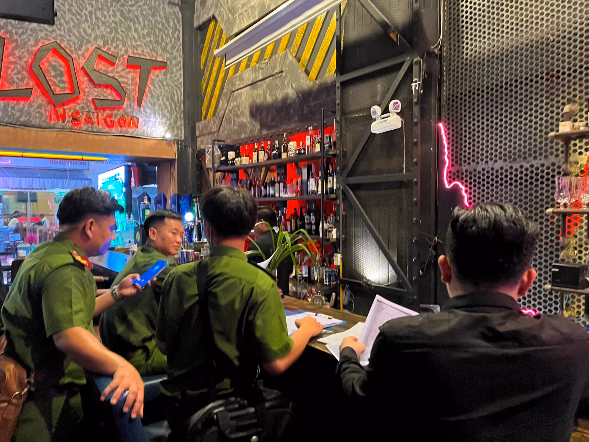 Tăng cường kiểm tra, chấn chỉnh toàn bộ hoạt động kinh doanh ở khu “phố Tây” Bùi Viện -0