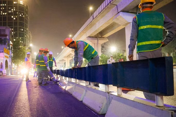 Hà Nội chính thức tháo dải phân cách cứng trên đường Nguyễn Trãi -0