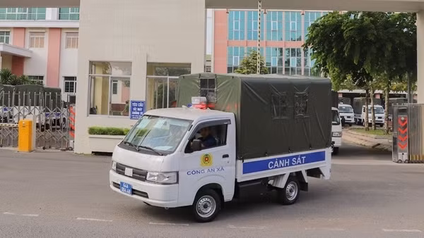 Công an tỉnh Vĩnh Long cấp ôtô tải chuyên dụng cho Công an xã, thị trấn