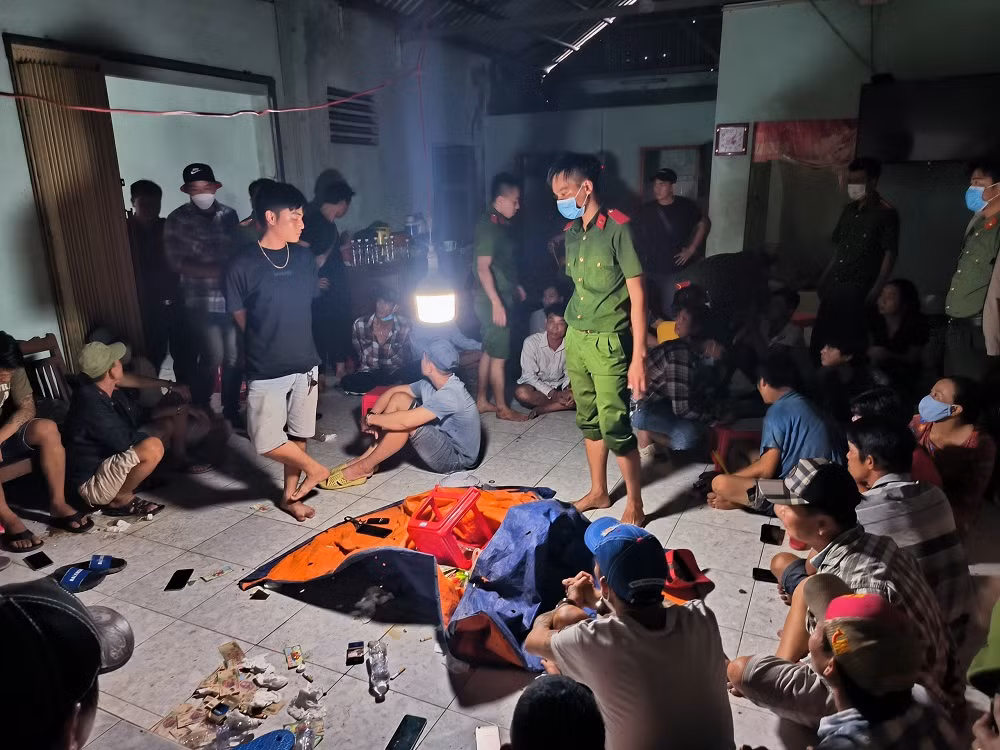 Bắt quả tang 29 đối tượng đánh bạc thu giữ trên 200 triệu đồng -0