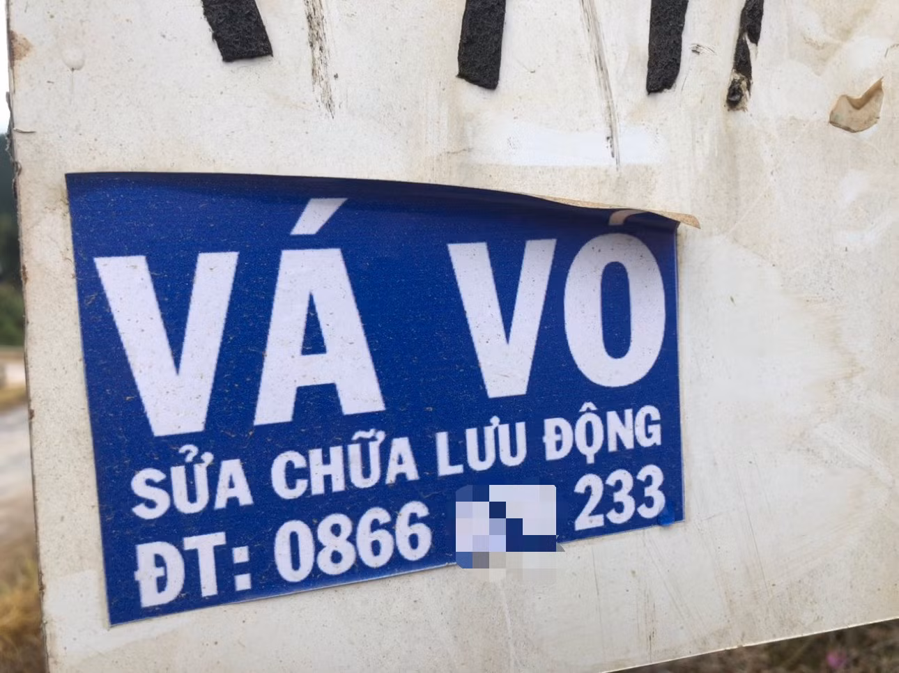 Phát hiện thanh niên “làm ổ gà” trên quốc lộ 28B -0