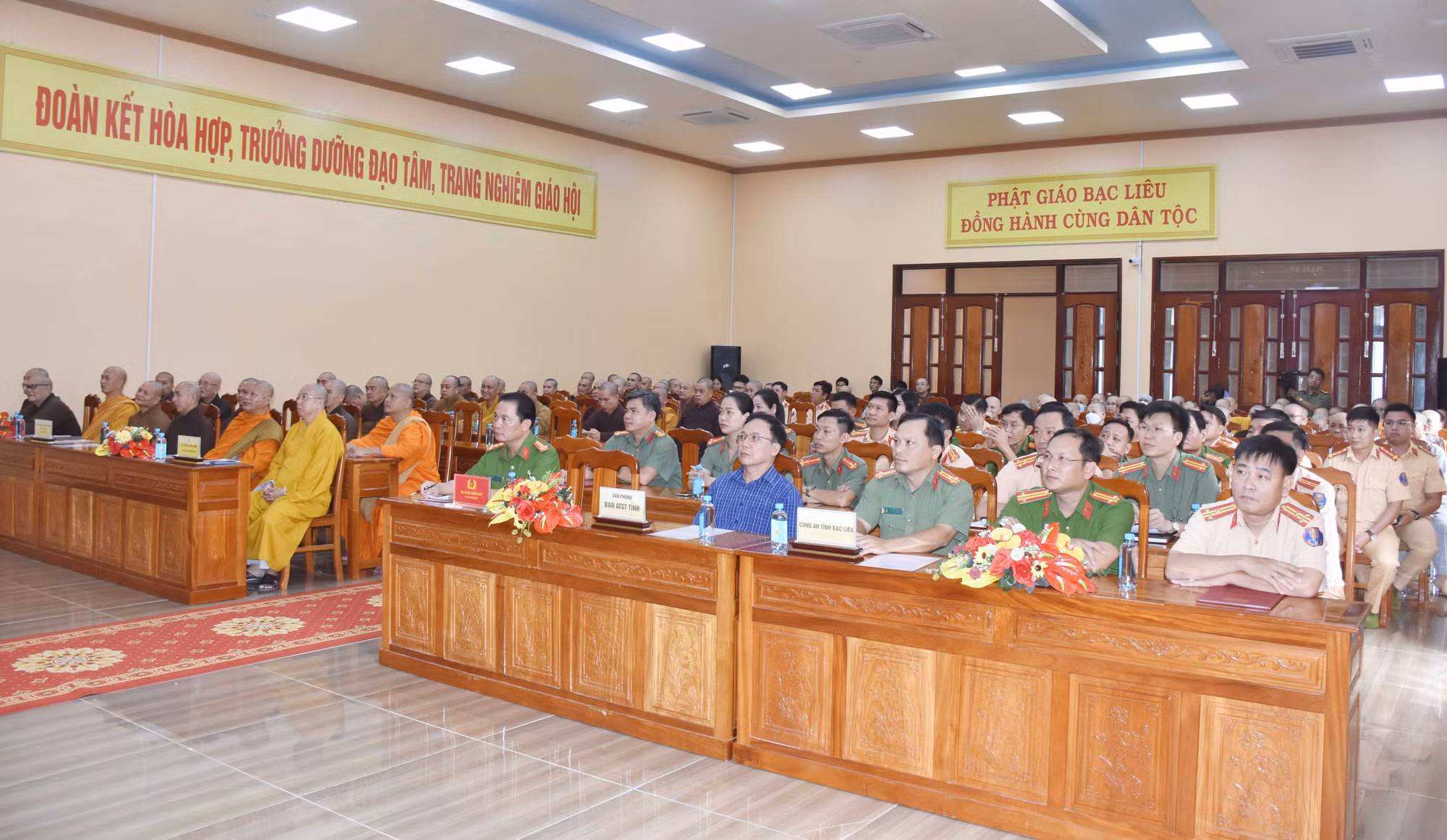 Vận động tăng, ni, phật tử tham gia bảo đảm trật tự an toàn giao thông -0