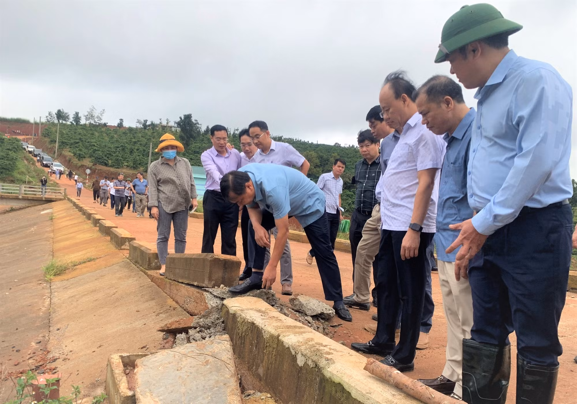 Tìm nguyên nhân sụt lún, sạt đở đất liên tiếp xảy ra ở Đắk Nông -0