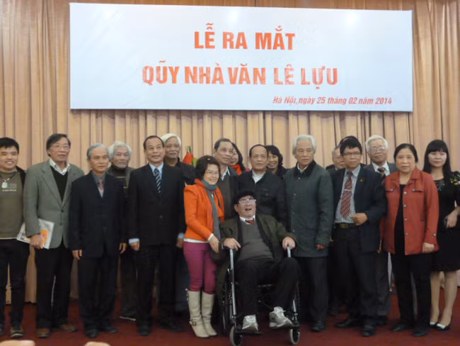 Lê Lựu từ một cái nhìn xa -0