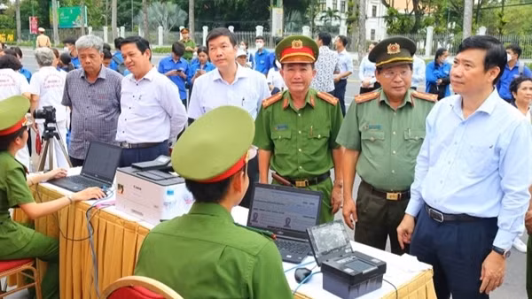 Đồng Tháp phát động chiến dịch 50 ngày, đêm cài đặt tài khoản định danh điện tử