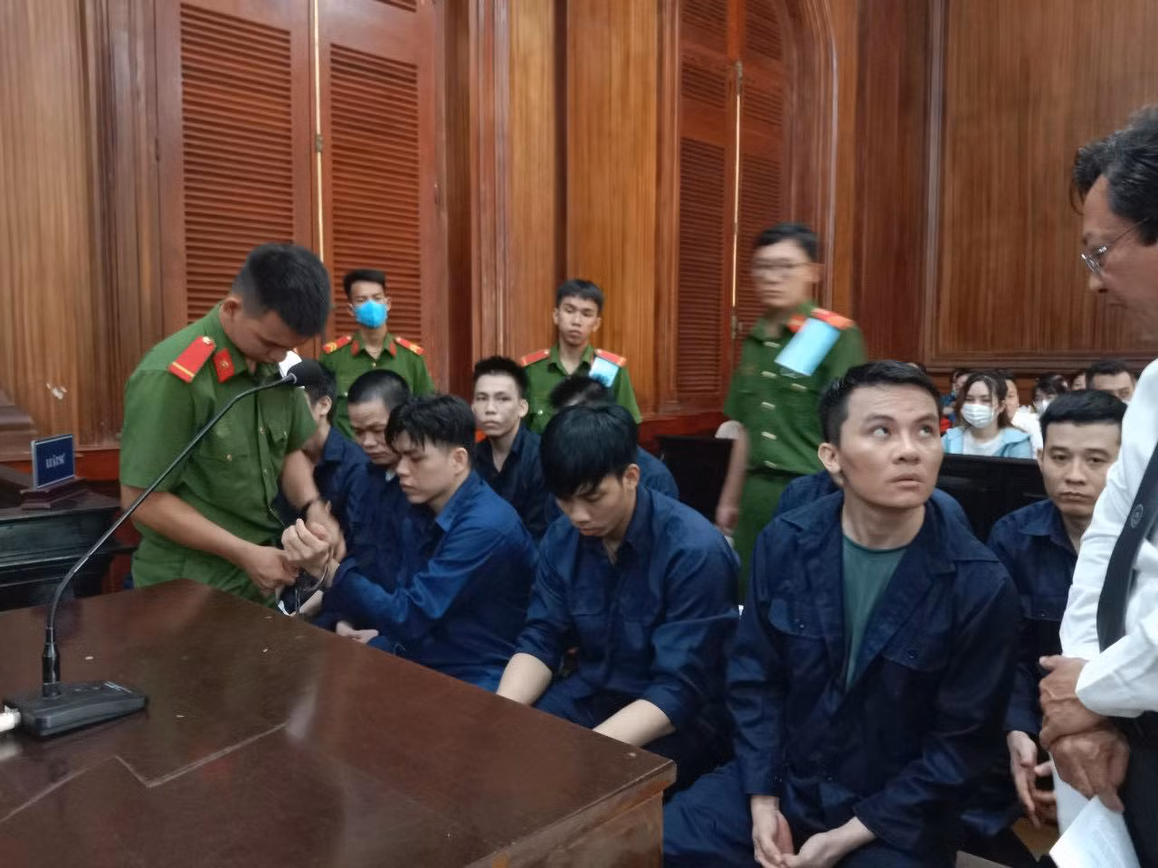 Xét xử băng nhóm làm giả giấy tờ&nbsp; quy mô lớn -0