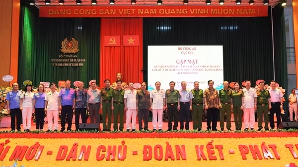 Gặp mặt 5 năm thành lập Cục Cảnh sát Quản lý tạm giữ, tạm giam và thi hành án hình sự tại cộng đồng