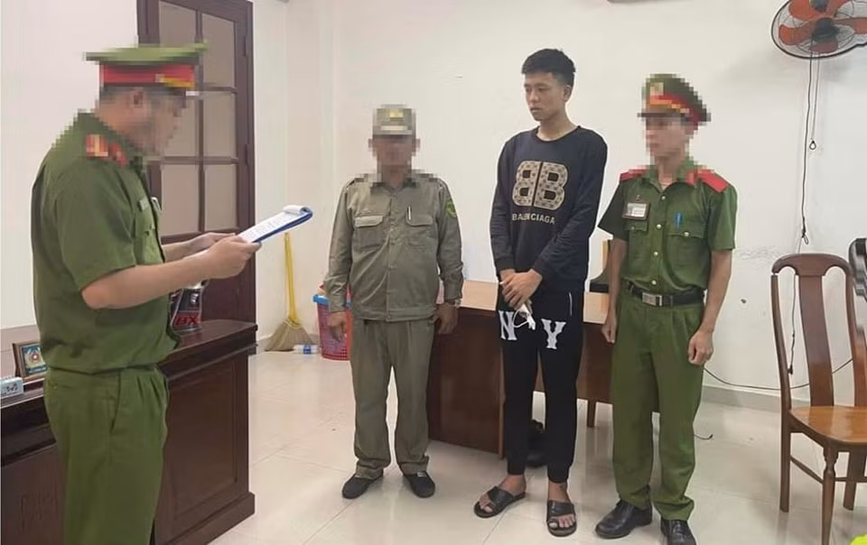 Bắt thanh niên bất hảo dùng dao tự chế để “ngăn sông cấm chợ” -0