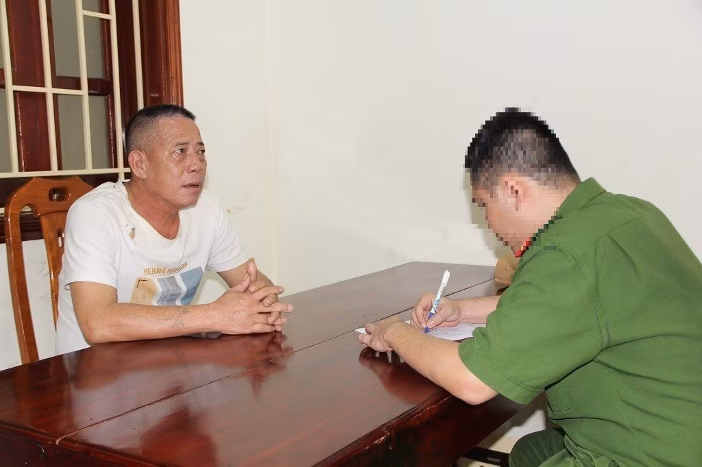 Khởi tố đối tượng tàng trữ 2 cá thể báo -0