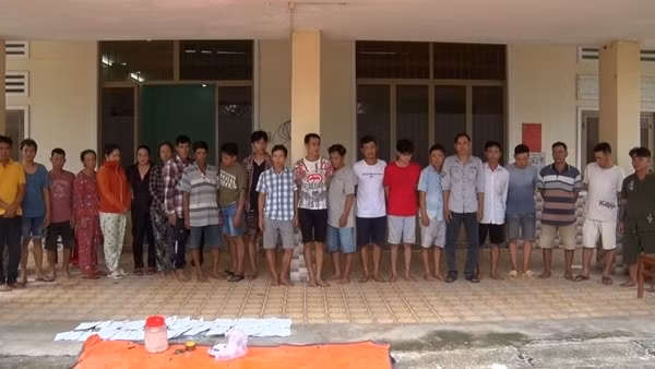 Tụ tập lắc tài xỉu, bố trí canh phòng nhiều lớp