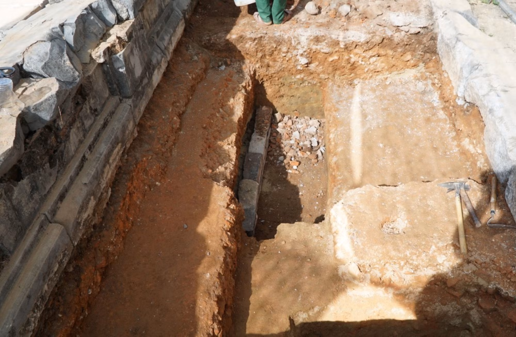 Phát lộ nhiều dấu tích khi khai quật khảo cổ ngôi điện Cần Chánh gần 220 năm tuổi -0