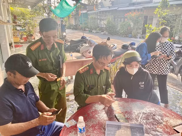 Đồng Tháp mở chiến dịch ‘50 ngày, đêm’ cài đặt, kích hoạt tài khoản định danh điện tử -0