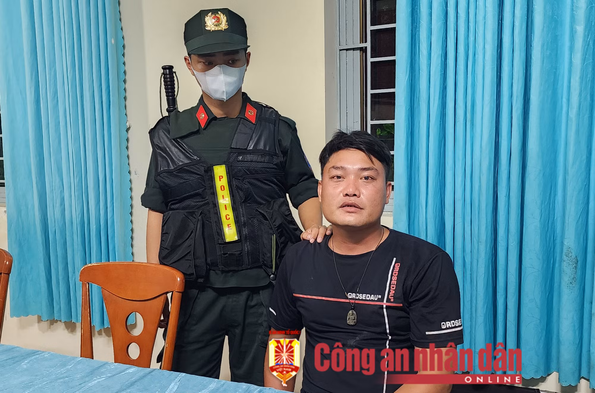 Tổ công tác 108 “khóa tay”, 2 đối tượng phóng xe bạt mạng, ném pháo nổ vào người dân -0