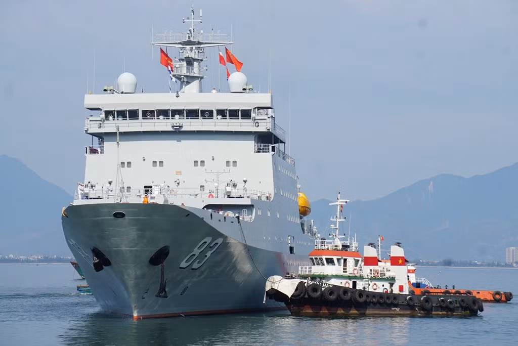 Tàu huấn luyện Hải quân Trung Quốc thăm hữu nghị Đà Nẵng -0
