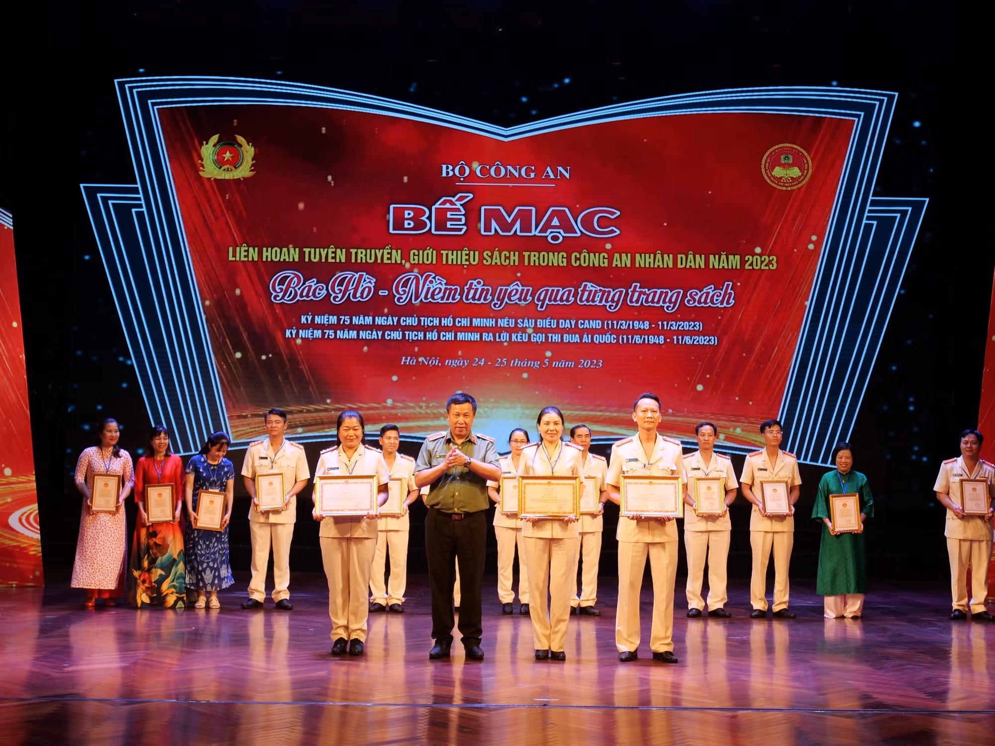 Bế mạc Liên hoan “Bác Hồ - Niềm tin yêu qua từng trang sách” năm 2023 -0