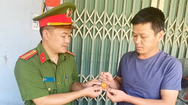 "Móc khoá đảm bảo ANTT" - Sáng kiến hay của Công an xã Tri Phương