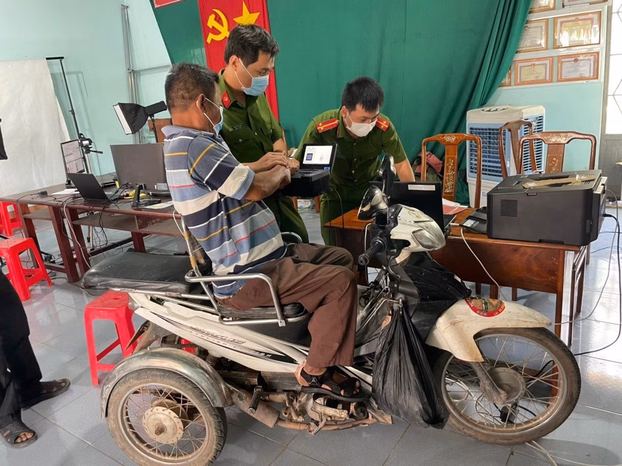 Địa phương đầu tiên ở Bình Dương hoàn thành cấp CCCD cho 100% người dân -0
