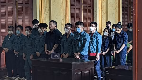 Cựu cán bộ chống buôn lậu lãnh 13 năm tù