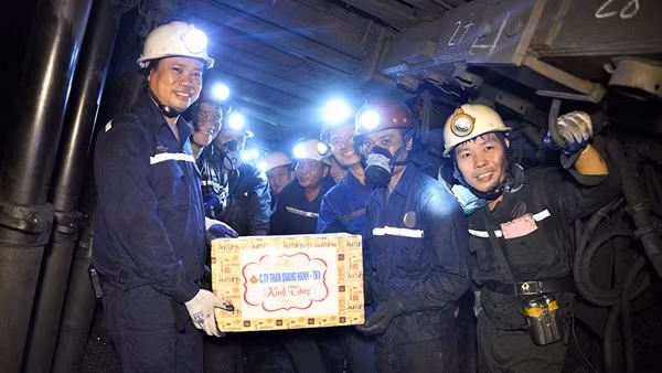 TKV cam kết đảm bảo đủ than sản xuất điện mùa cao điểm